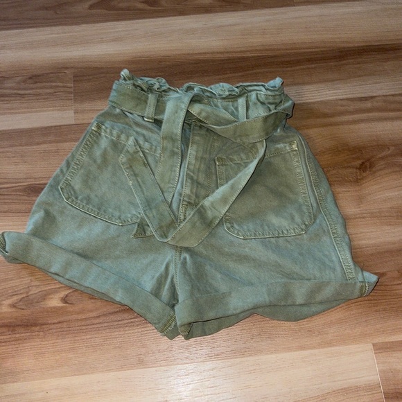 Zara Green Khaki Shorts - Picture 3 of 9